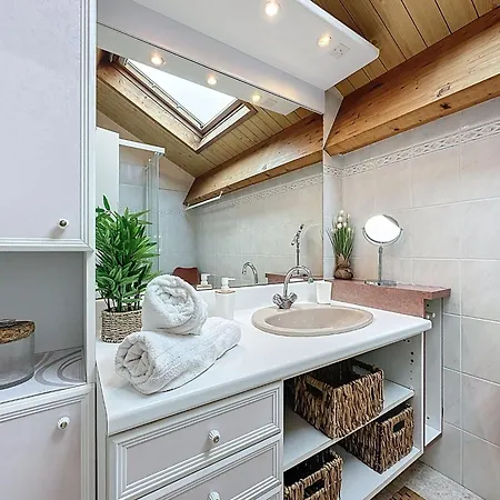 La Fontaine By Interhome 포르닉